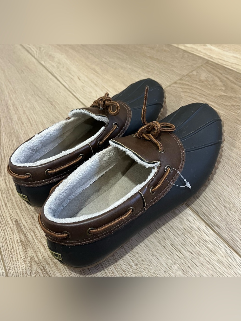 Women’s JBU duck shoes